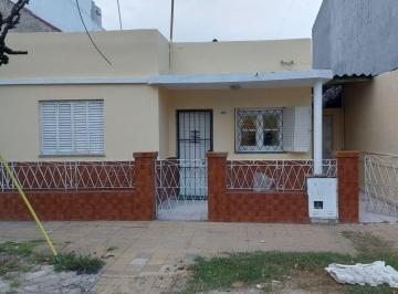 Casa de 3 ambientes, Tres de Febrero · Casa 3 Amb Lote Propio con Renta!