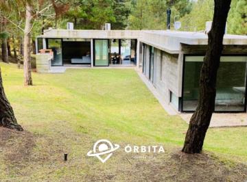 Casa · 127m² · 4 Ambientes · Casa en Venta en Costa Esmeralda, Barrio Ecuestre
