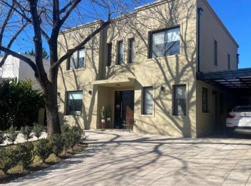 Casa de 7 ambientes, Malvinas Argentinas · Casa en Alquiler Santa María de Los Olivos. Impecable!