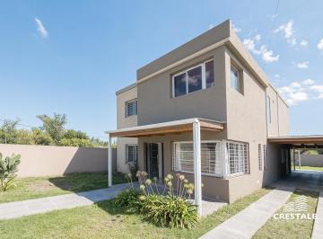 Casa · 167m² · 5 Ambientes · 3 Cocheras · Venta / Permuta | Casa 4 Dorm. a Estrenar | Funes