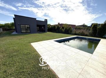 Casa · 125m² · 4 Ambientes · 1 Cochera · Casa en Venta en Pilar del Este, Pilar, G. B. a. Zona Norte