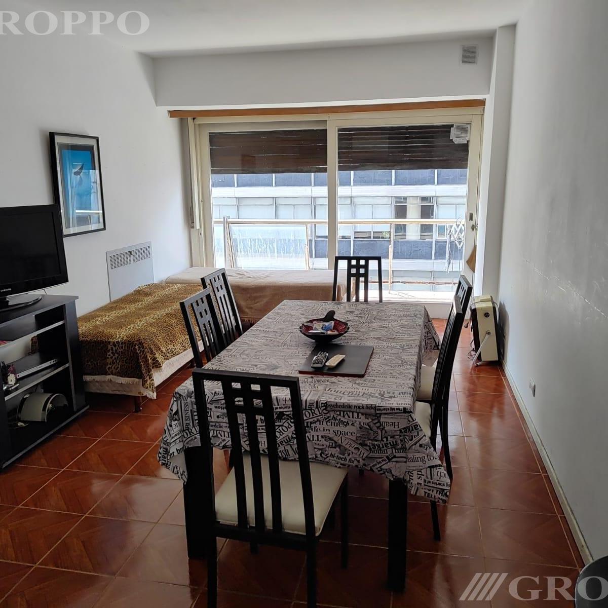 Depto 2 amb, 44m² con balcón — Centro
