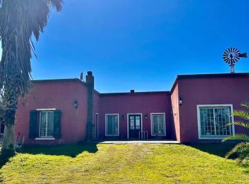 Campo · 230m² · 4 Ambientes · Finca en Ranchos
