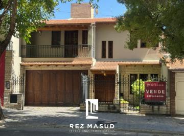 Casa · 276m² · 6 Ambientes · 2 Cocheras · Casa en Venta