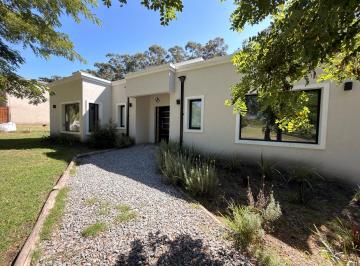 Casa · 120m² · 3 Ambientes · 4 Cocheras · Casa Alq Temporal Privado Barrancas de San Benito 12 m