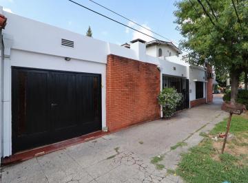 Casa · 225m² · 5 Ambientes · 2 Cocheras · Casa 5 Ambientes Más 2 Locales en Venta con Patio, Jardín, 2 Cocheras, Haedo Norte - El Palomar