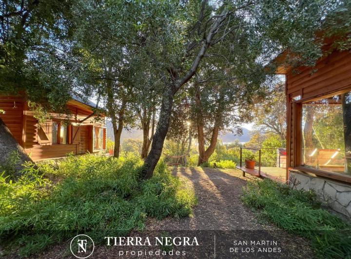 Hotel · 220m² · 10 Ambientes · 8 Cocheras