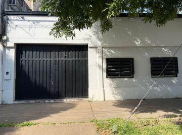 Casa de 10 ambientes, Resistencia · Popiedad en Alquiler - Comercial o Educativo. 6 Aulas, 2 Sum, 5 Baños, 3 Departamentos Patio Interno