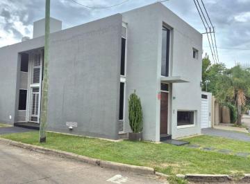 Casa de 4 ambientes, Córdoba · Venta Barrio Escobar - 3 Dorm. - 2 Baños - Pileta