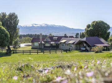 Casa · 240m² · 6 Ambientes · 2 Cocheras · Lote en Trevelin, Chubut