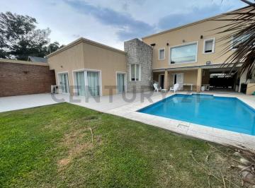 Casa · 275m² · 7 Ambientes · 3 Cocheras · Casa en Venta de 3 Dorm. en Villa Elisa