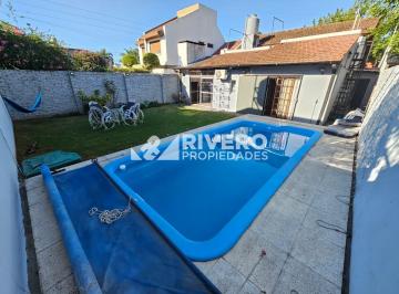 Casa · 128m² · 4 Ambientes · 1 Cochera · Casa en Venta Ituzaingo - 4 Ambientes C/ Parrilla