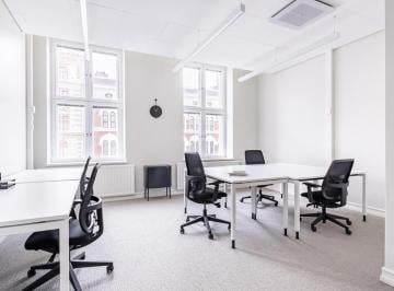 Oficina comercial · 100m² · Acceso Todo Incluido a Oficina Profesional Para 15 Personas en Buenos Aires, Al Rio