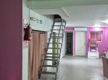 Local comercial · 200m² · 1 Ambiente · Local Sobre Montes de Oca Al 200