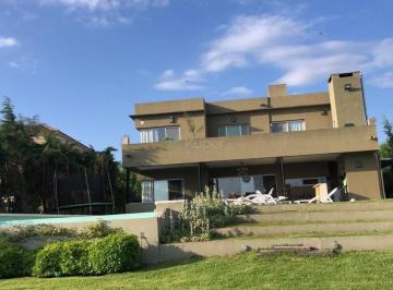 Casa · 249m² · 5 Ambientes · 1 Cochera · Venta Casa a La Laguna 4 Dorm. en Villanueva, Tigre, G. B. a. Zona Norte
