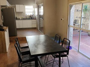 Casa · 180m² · 5 Ambientes · 1 Cochera · Casa Terreno Propio Muy Buen Estado, Posibilidad de Ampliacion