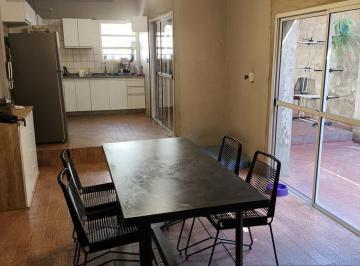 Casa · 180m² · 5 Ambientes · 1 Cochera · Casa Terreno Propio Muy Buen Estado, Posibilidad de Ampliacion