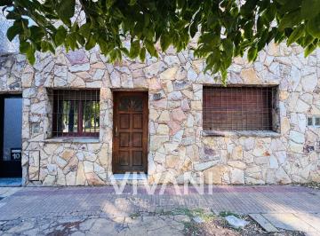 VIV-VIV-2076_2 · Casa 72 E/ 119 y 120 2 Dorm + Patio. Vivani Propiedades