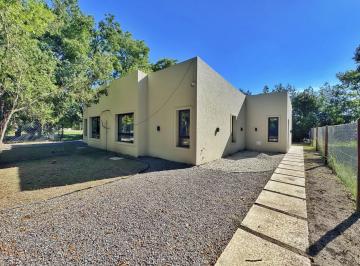 Casa · 85m² · 3 Ambientes · 1 Cochera · Venta - Casa en Funes 2 Dorm.