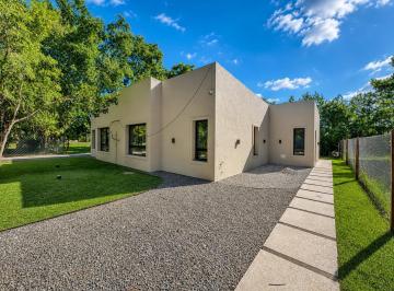 Casa · 85m² · 3 Ambientes · 1 Cochera · Venta - Casa en Funes 2 Dorm.