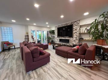 Casa · 218m² · 5 Ambientes · 2 Cocheras · Venta Casa 3 Dorm., en Una Planta, Dina Huapi