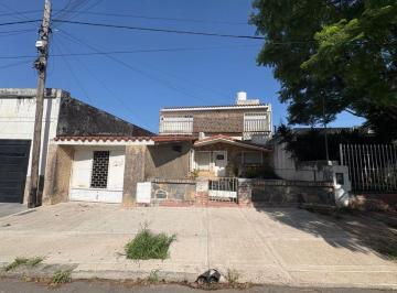 Casa de 1 ambiente, Córdoba · Casa en Alto Alberdi con Gran Patio de 2 Plantas con Escritura y Planos.