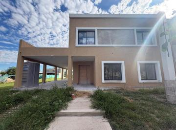 Casa · 235m² · 4 Ambientes · 2 Cocheras · Casa en Venta en Tejas 4, 3 Dorm., a Estrenar