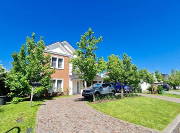 Casa · 253m² · 1 Cochera · Casa en Venta en Los Castores, Nordelta, Tigre