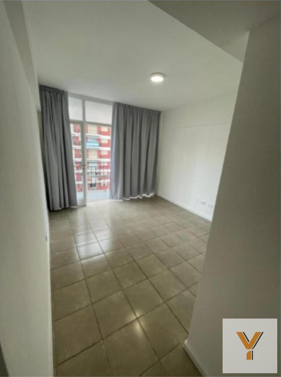 Depto 2 amb, 33m² cubiertos con balcón y ascensor
