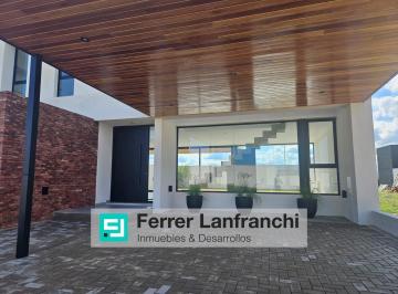Casa · 230m² · 6 Ambientes · 2 Cocheras · Casa en Venta de 3 Dorm. en Terrazas de Manantiales