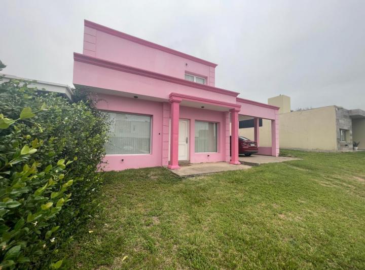 Casa · 150m² · 4 Ambientes · 2 Cocheras