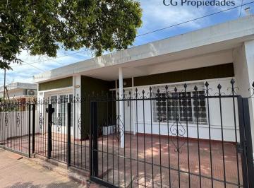 Casa · 142m² · 9 Ambientes · 2 Cocheras · Casa a La Venta Los Paraisos 2 Dorm.