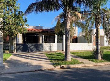 Casa · 313m² · 2 Dormitorios · 1 Cochera · Casa en Venta, Villa Constitución