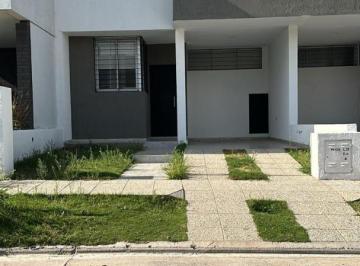 Casa · 130m² · 4 Ambientes · 2 Cocheras · Venta - Duplex Manantiales 1 - Oportunidad
