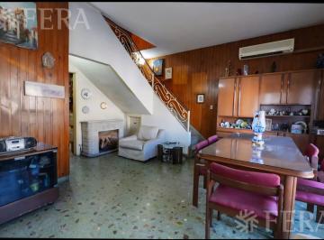 Casa · 159m² · 6 Ambientes · 2 Cocheras · Venta de Casa 6 Ambientes con Cochera en Bernal Oeste