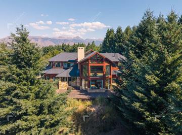 Casa de 8 ambientes, San Martín de los Andes · Casa de 2500 m² con 6 Dorm. en Venta, Estancia Los Ñires