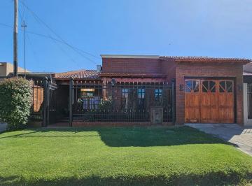 Casa de 6 ambientes, Bahía Blanca · Casa con Departamento a La Venta en Rawson 1618, B° Sanchez Elia