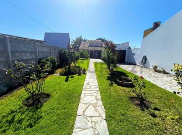 Casa · 170m² · 4 Ambientes · 1 Cochera · Vendo Casa de 4 Ambientes en Barrio 9 de Julio