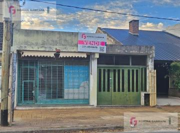 Local comercial · 243m² · 1 Ambiente · 1 Cochera · Local y Terreno