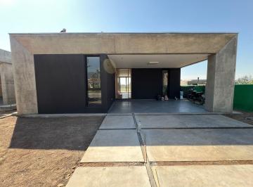 Casa · 366m² · 2 Dormitorios · 1 Cochera · Casa - San Pablo