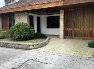 Casa · 145m² · 4 Ambientes · 2 Cocheras · Casa Céntrica 2 Habitaciones en Venta en Luján