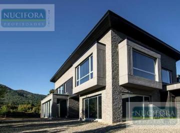 Casa · 580m² · 5 Ambientes · Residencia de Lujo en Arelauquen Golf & Country Club - Bariloche