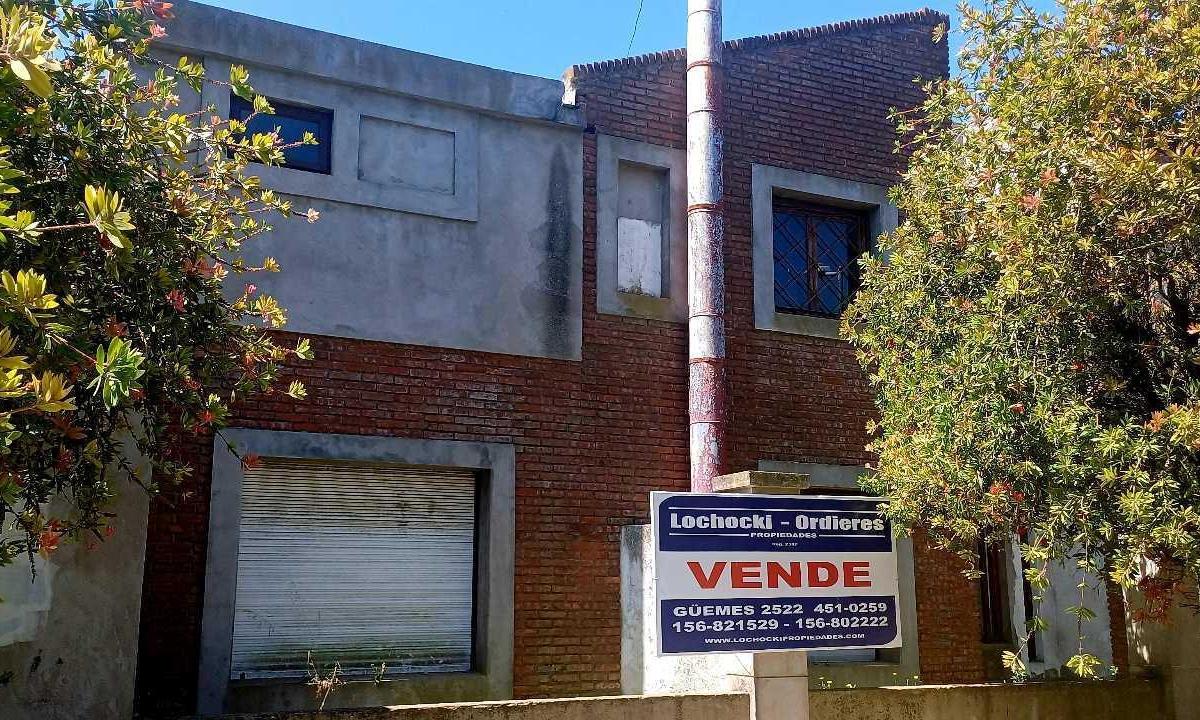 Chalet 4 dorm, 220m² con garage doble — San Carlos