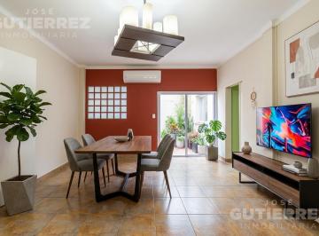 Casa · 126m² · 5 Ambientes · 1 Cochera · Casa en Venta 2/3 Dorm. con Patio Seco
