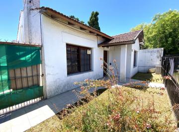 Casa · 68m² · 3 Ambientes · 1 Cochera · Venta Casa 3 4 Amb Pileta Parque Apto Credito