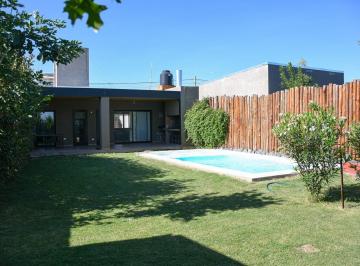 Casa · 366m² · 4 Ambientes · Venta Casa Moderna 1 Dorm + Una Cabaña de Troncos Independiente