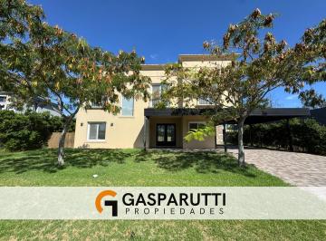 Casa · 170m² · 4 Ambientes · 6 Cocheras · Casa en Venta en San Matías con Pileta