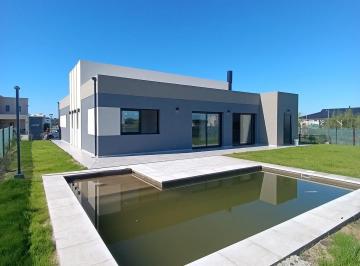 Casa · 150m² · 4 Ambientes · 2 Cocheras · Casa Venta Gaboto Pueblos del Plata Hudson Berazategui