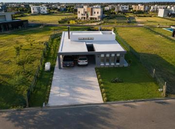Casa · 150m² · 4 Ambientes · 5 Cocheras · Casa Venta Sebastian Gaboto Pueblos del Plata Hudson