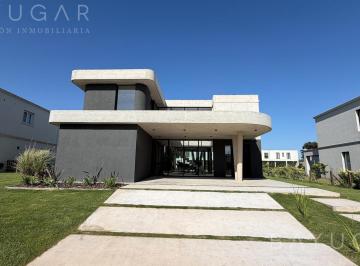 Casa · 276m² · 7 Ambientes · 2 Cocheras · Venta Casa - Barrio La Calesa - Pilará